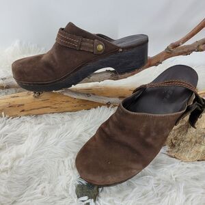 Dockers brown suede adjustable strap clogs